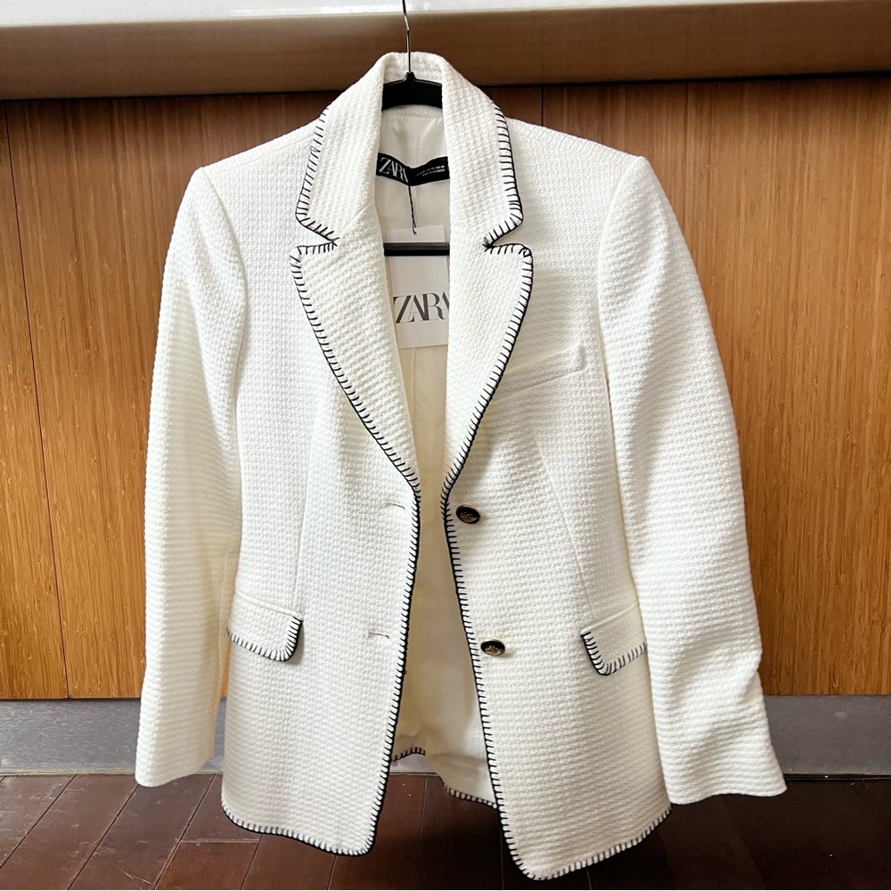 Zara White Blazer with Black Whipstitching Trim size XS